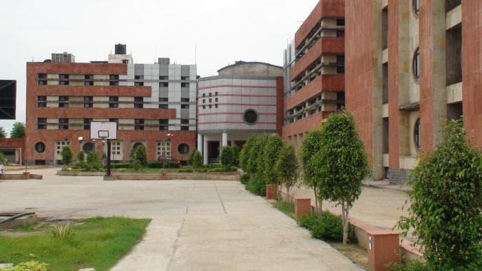 Jaipur National University, School of Business & Management Academic Building photo 1